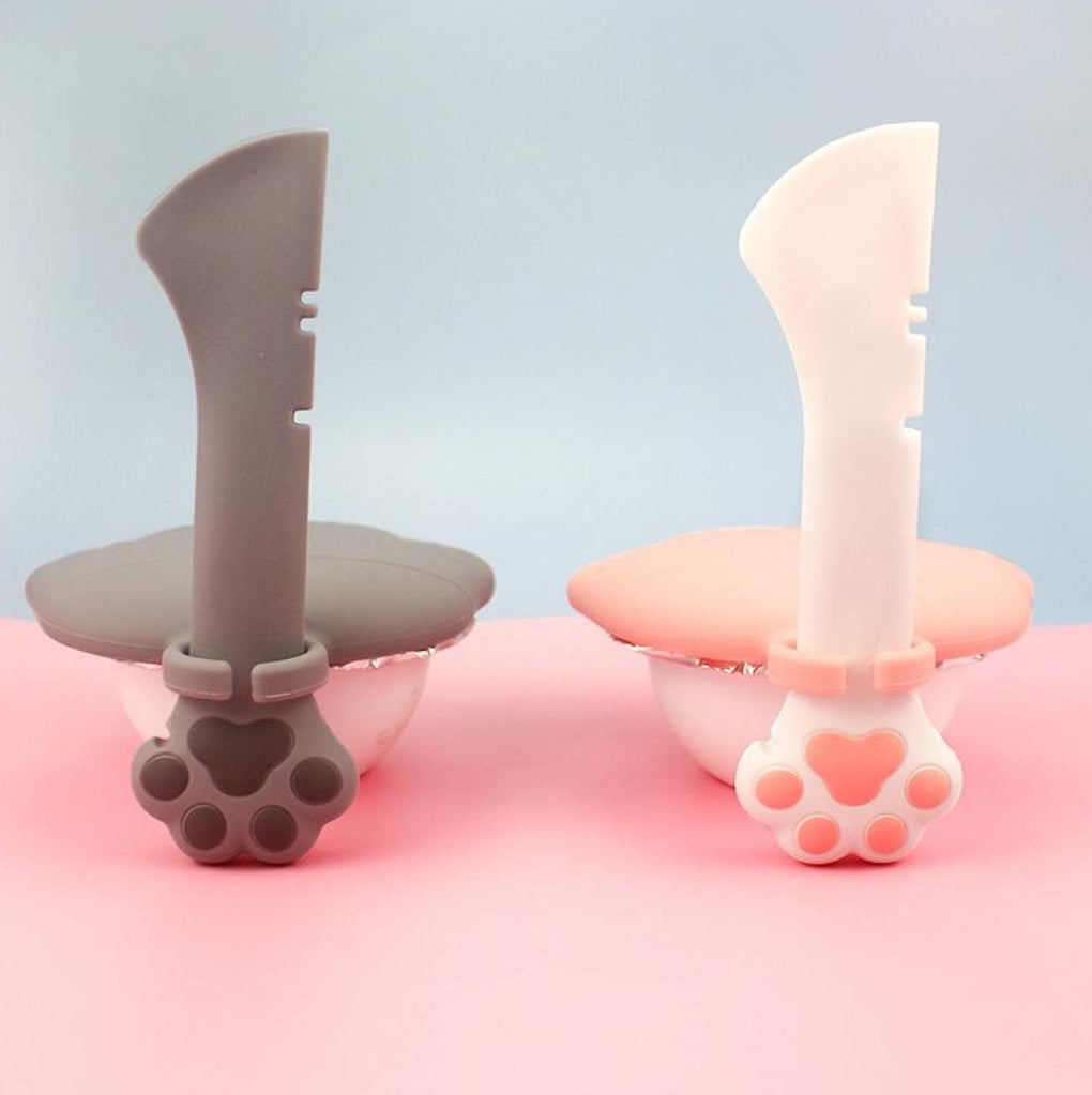 Pet food can spoon and lid opener with paw-shaped bases in dark gray and pink