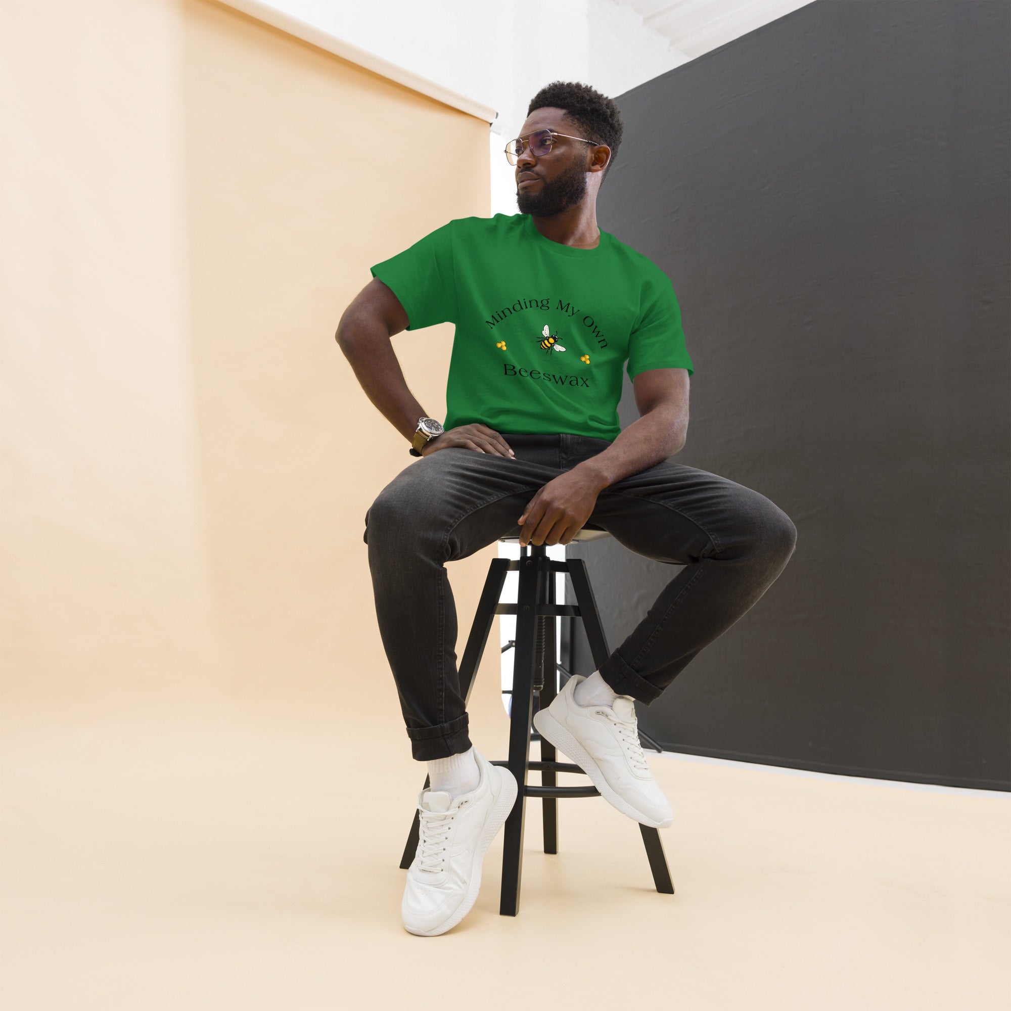 Unisex classic T-shirt in green with bee graphic and arched chest text