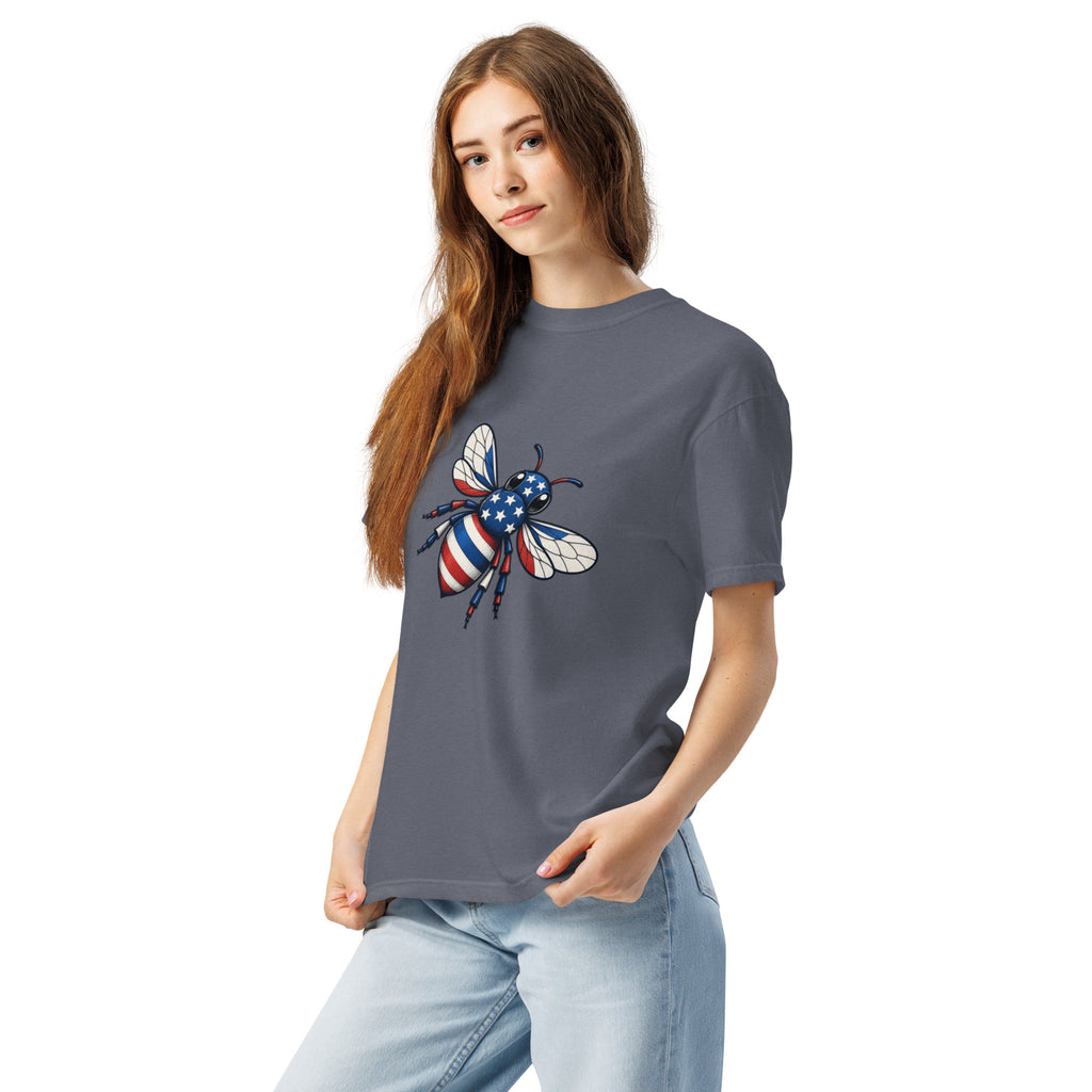 Heavyweight unisex T-shirt, blue-gray, short sleeves, bee graphic on front