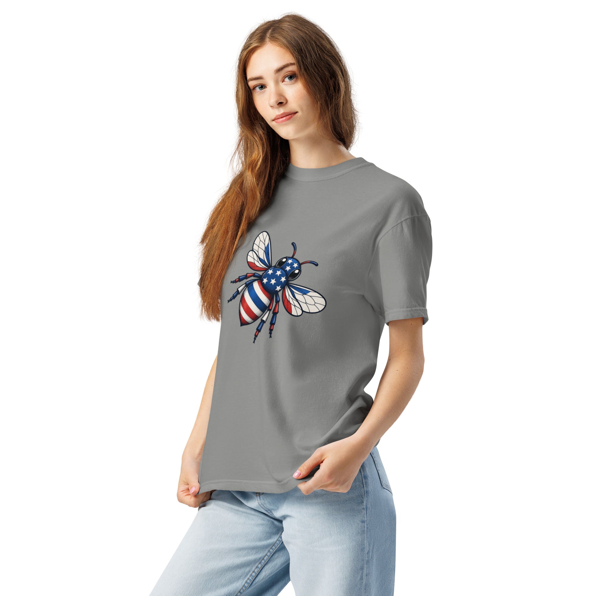 Unisex heavyweight T-shirt in grey with bee graphic on the chest