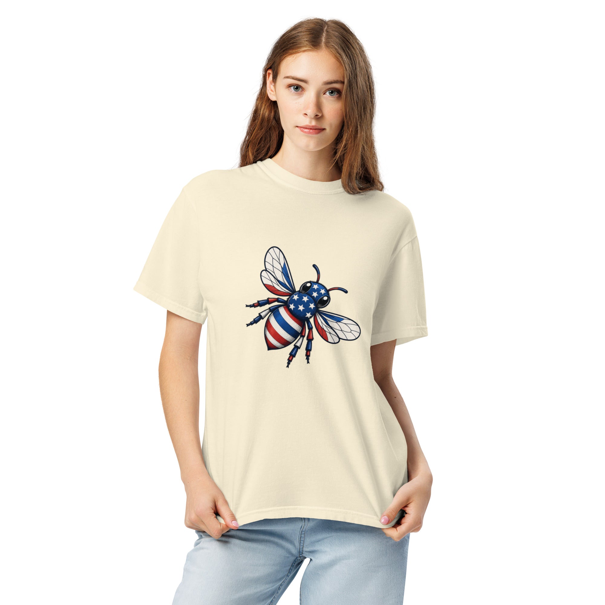 Ivory unisex heavy T-shirt with crew neck and bee graphic on chest