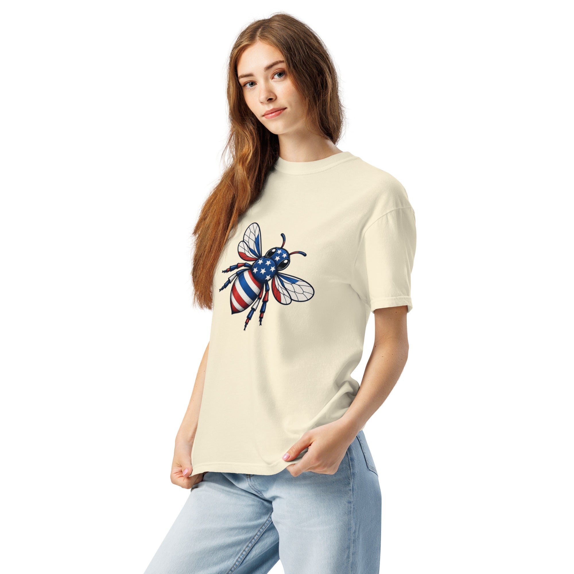 Unisex heavyweight T-shirt in ivory with bee graphic on the chest