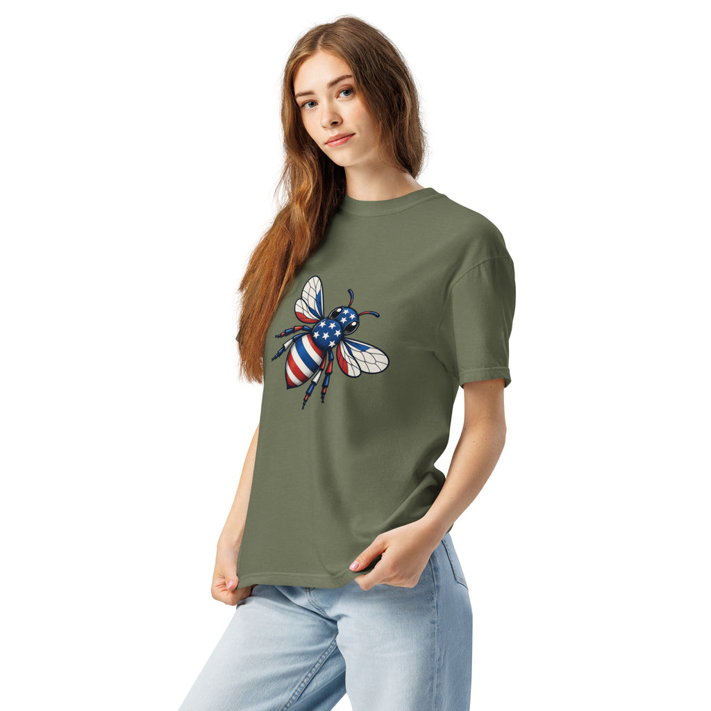 Heavyweight unisex T-shirt, olive green, short sleeves, bee graphic at chest