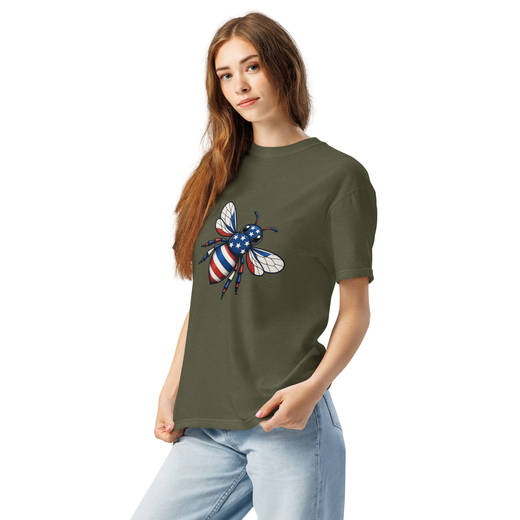 Heavyweight unisex T-shirt, olive green, short sleeves, bee graphic on front